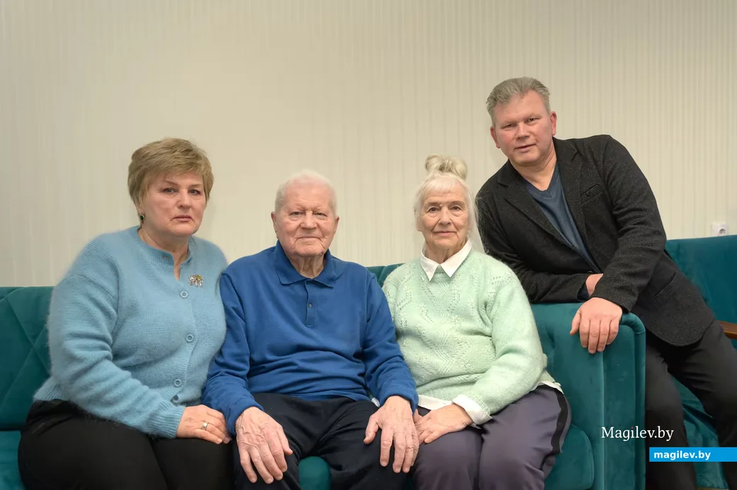 11.02.2026.  Бобруйск. Семья Шароваровых: дочь Елена Георгиевна, Георгий Федорович Шароваров, его