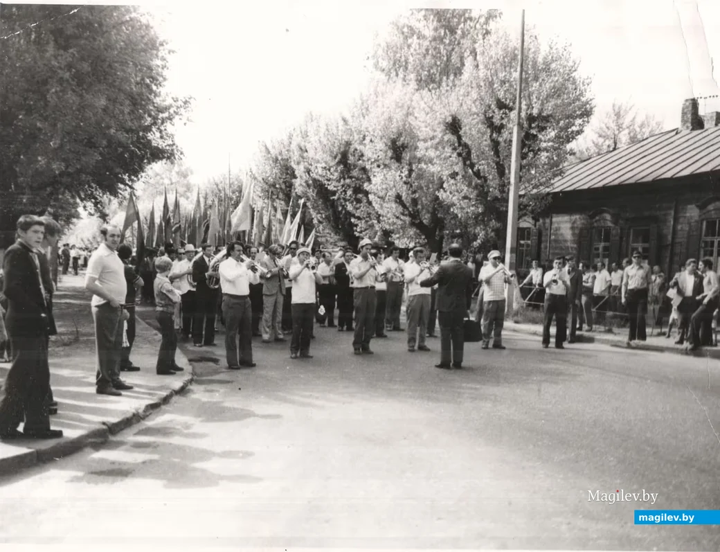 1970 год. Сводный городской хор на улице Пушкина. Георгий Федорович Шароваров -справа возле