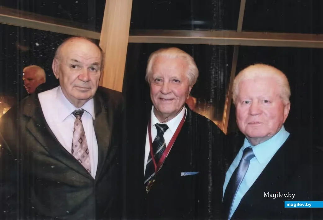 2015 год. Владимир Вяткин, Федор Аскерко (директор автотехникума), Георгий Шароваров на 90-летнем