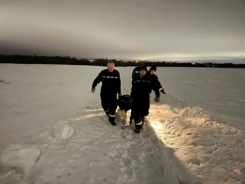15 февраля 2026 года. В Могилевском районе в заснеженном поле заблудились женщины. Фото: МЧС. 