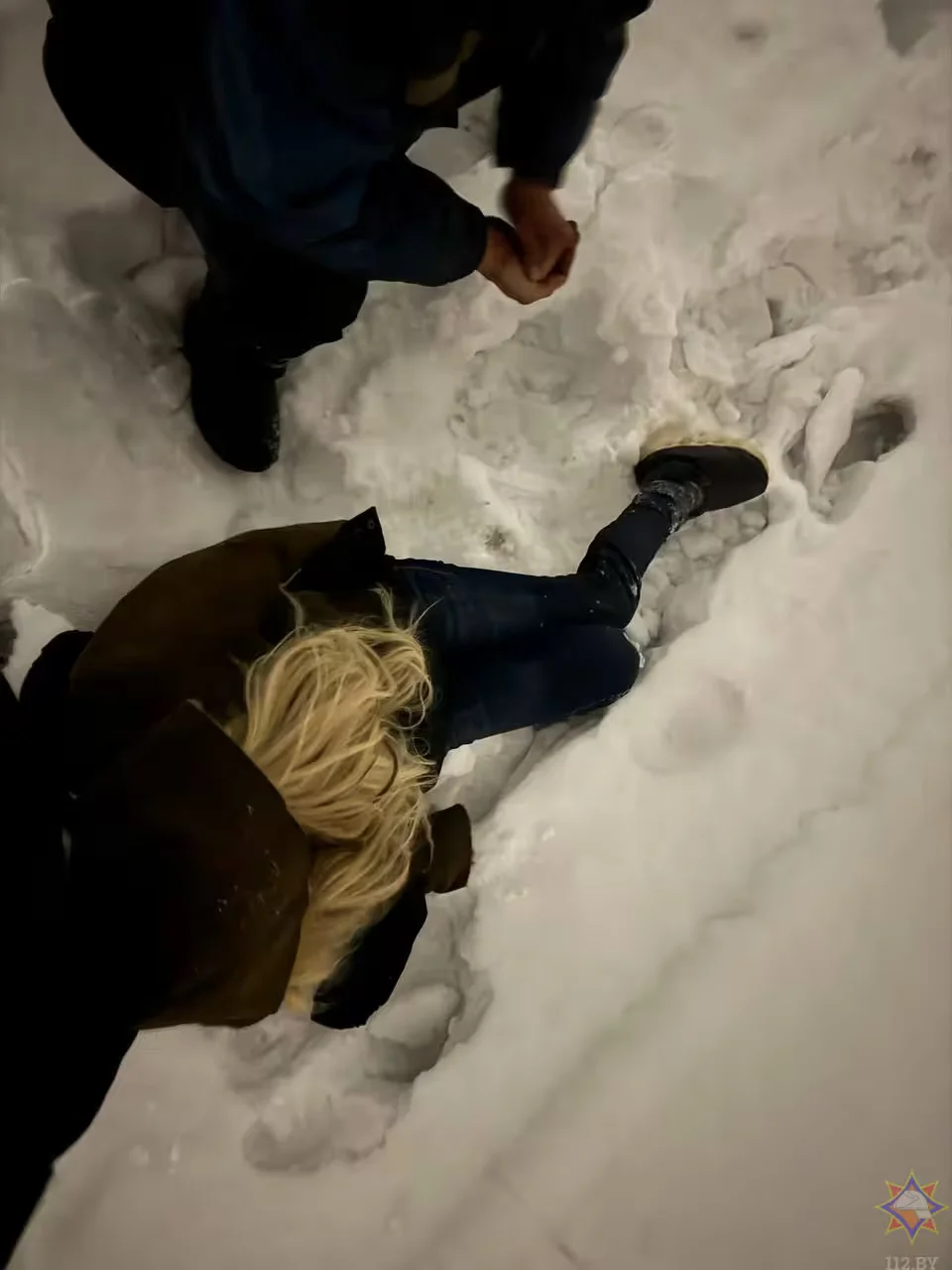 15 февраля 2026 года. В Могилевском районе в заснеженном поле заблудились женщины. Фото: МЧС. 