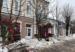 С крыши упал снег: в Бобруйске женщина получила травму