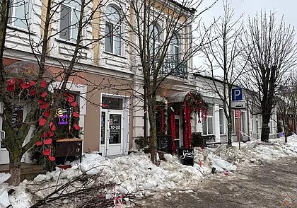 С крыши упал снег: в Бобруйске женщина получила травму