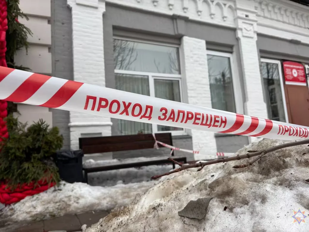 14 февраля 2026 года. На улице Социалистической в Бобруйске в результате падения снега с кровли