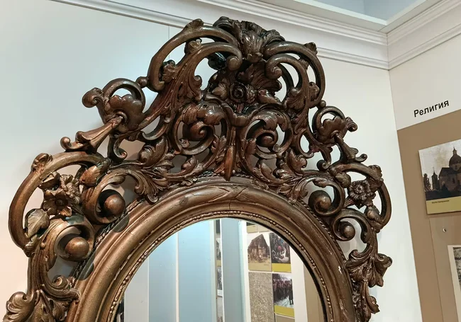 Сто лет в его отражении. История старинного зеркала из Глуска