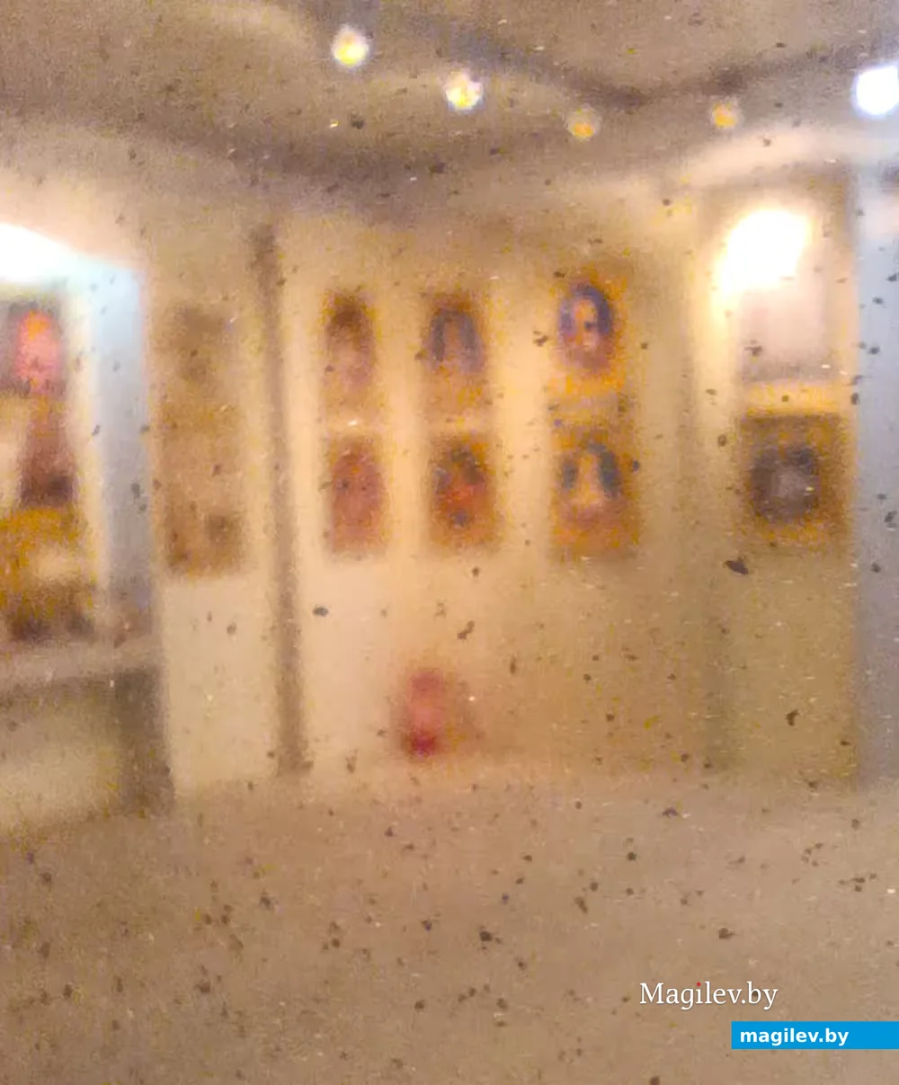 Февраль 2026 г. Старинное зеркало с интересной историей. Экспонат Глусского музея. При