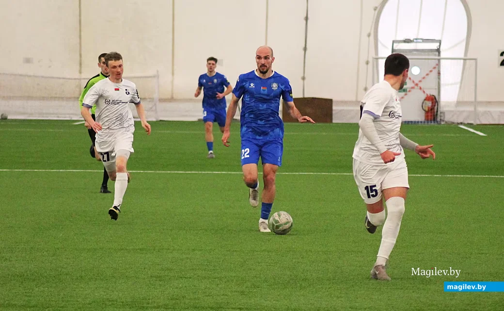  18.02.2026, Могилев. Фрагмент игры «Днепр-Могилев»  – «Слуцк» (в белом).