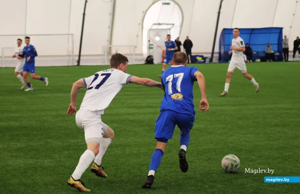  18.02.2026, Могилев. Фрагмент игры «Днепр-Могилев»  – «Слуцк» (в белом).