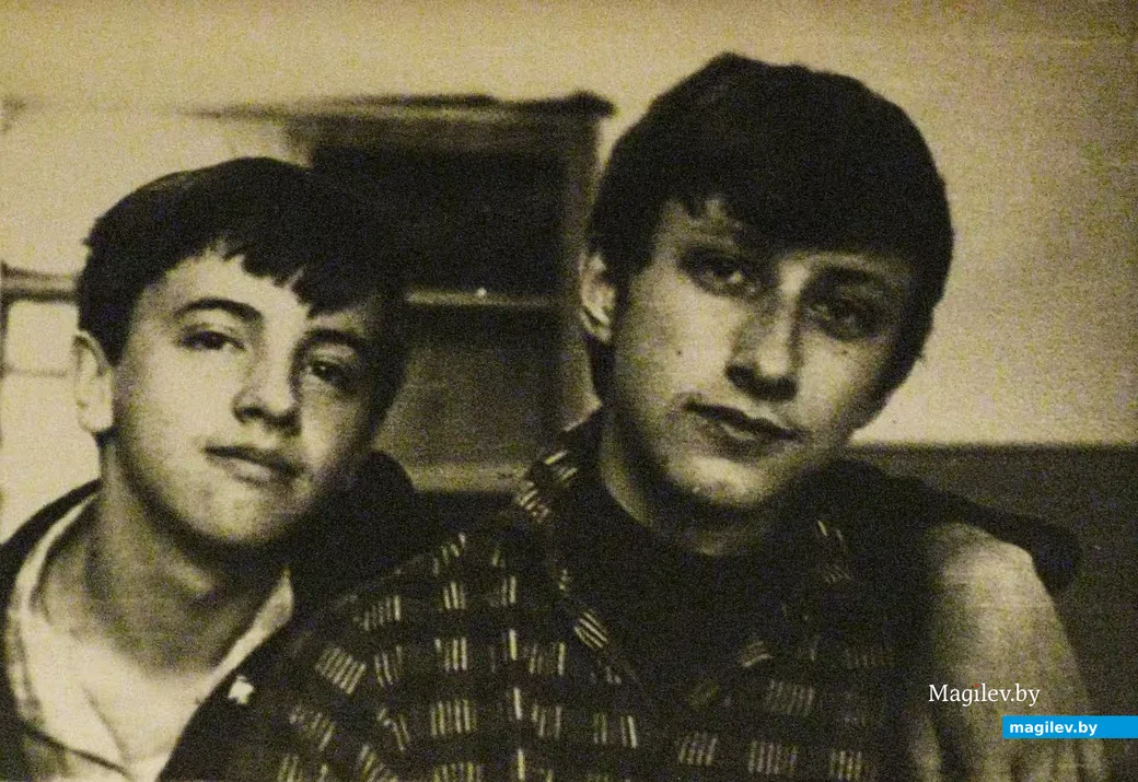 1970-й год, Могилев. Ростик (слева) и его старший брат Борис. 