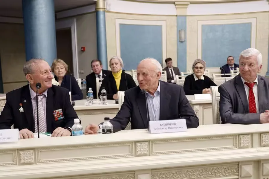 11 февраля этого года делегацию клуба «Кіраўнік» (28 человек) принимали в головном офисе