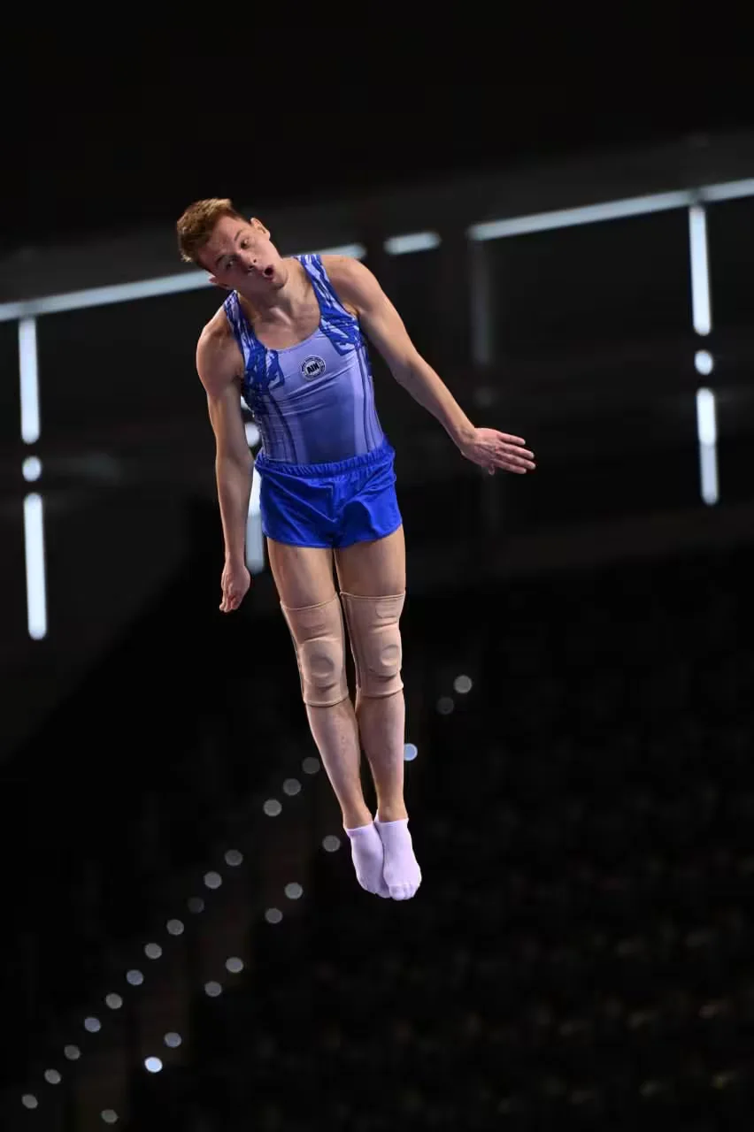 Андрей Буйлов завоевал золото в индивидуальных прыжках на этапе Кубка мира. Фото: Минспорта