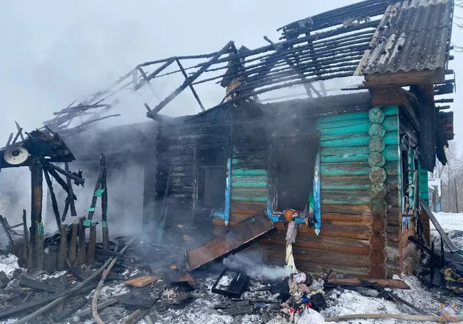 Пожар в Славгородском районе: хозяина дома спасли проезжавшие мимо мужчины (видео)