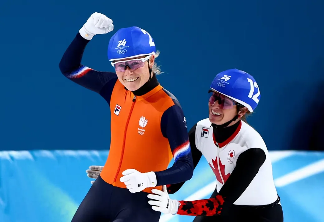 21.02.2026, Олимпийские игры. Марийка Гроневуд (Нидерланды) первая, Ивани Блёнддэ (Канада) вторая