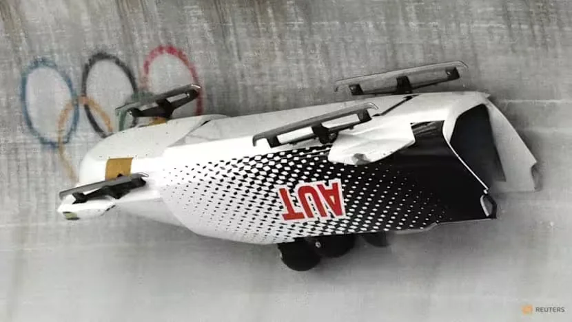 21.02.2026, Олимпийские игры. Авария австрийских бобслеистов. 