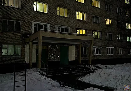 7-летняя девочка выпала из окна третьего этажа общежития на проспекте Шмидта в Могилеве