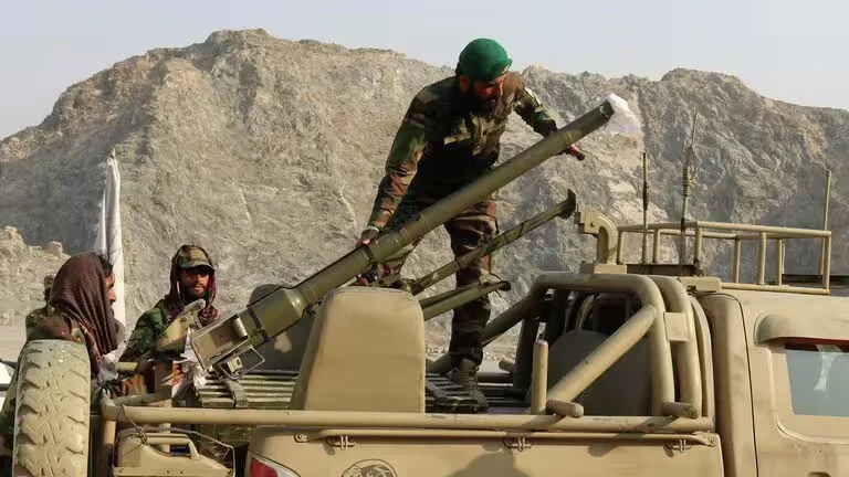  Афганские войска возле границы с Пакистаном. Фото: Reuters.