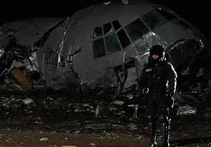 Самолет с грузом денег разбился в Боливии  Погибли 15 человек, 28 получили ранения