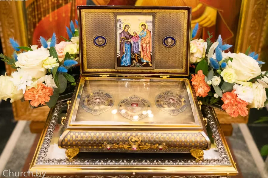 Ковчег с частицей пояса Пресвятой Богородицы и частицами мощей родителей Пресвятой Девы