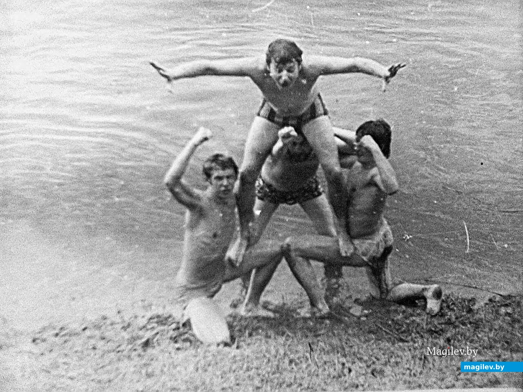   Июнь 1978 года, Могилев, Любуж, на Днепре. Слева – Зис.