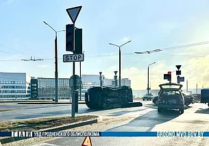 Катафалк с гробом перевернулся после ДТП в Гродно