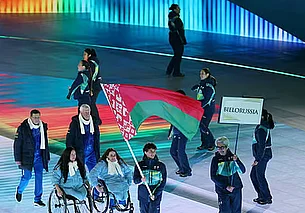 Белорусы приняли участие в церемонии открытия зимней Паралимпиады с национальным флагом