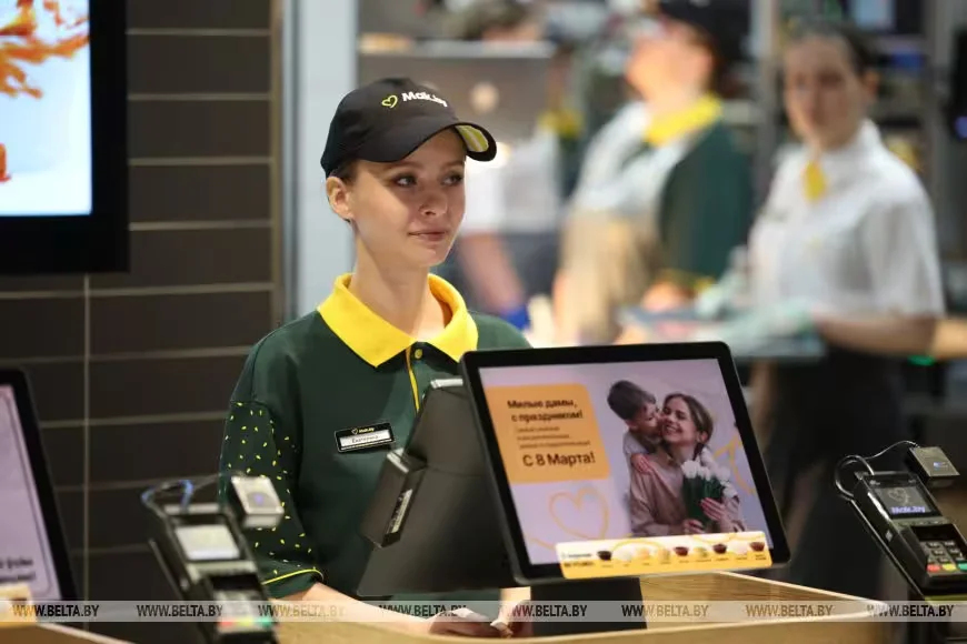 8 марта 2026 года. Лукашенко 8 марта приехал в один из ресторанов сети «Мак.бай» в Минске. Фото: