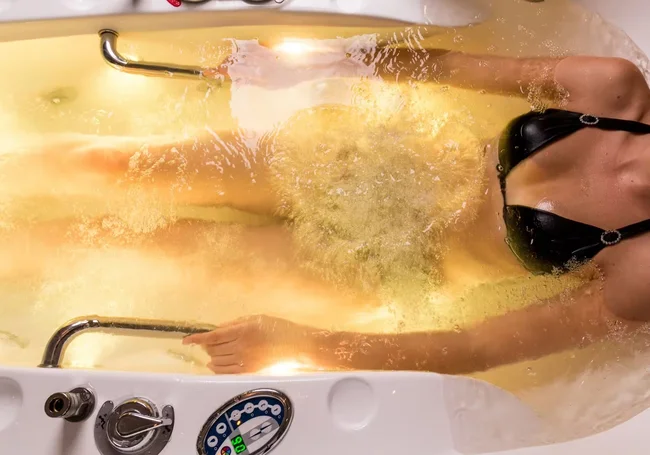 Пивные ванны появилась в белорусском санатории. Что это за процедура?