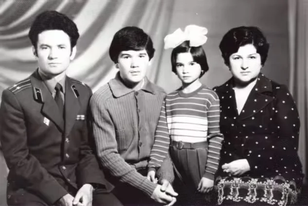 Рашит, Марат, Диана и Лукреция Саттаровы. Конец 1970-х.