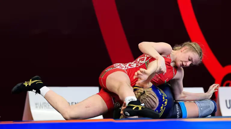 Белоруска Арина Демченко одержала верх над россиянкой Екатериной Кошкиной. Фото uww.org. 