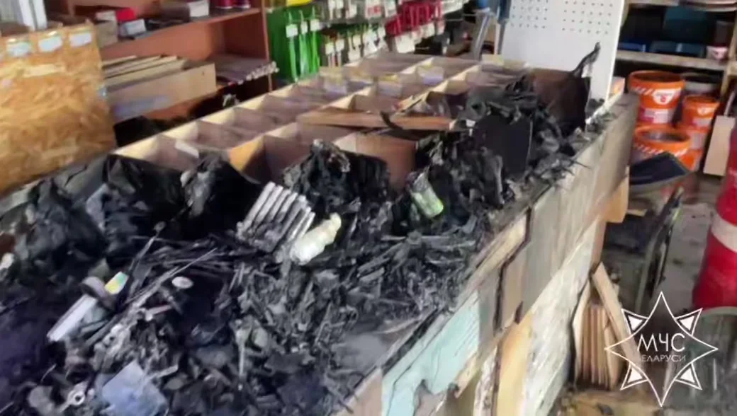 18 марта 2026 года.  На Витебском проспекте в Могилев горел строительный магазин. Кадр видео МЧС.