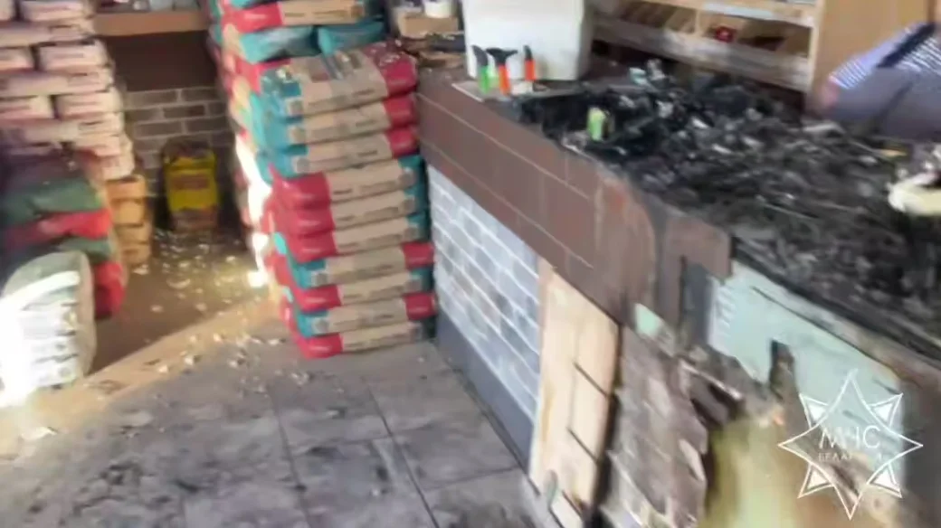 18 марта 2026 года.  На Витебском проспекте в Могилев горел строительный магазин. Кадр видео МЧС.