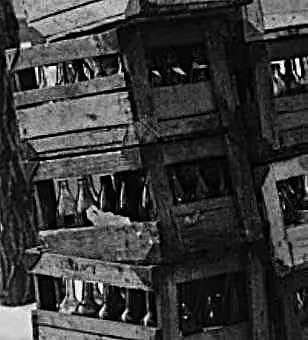  5 бутылок вдоль и 4 – поперек.