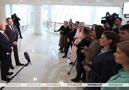 Лукашенко провел переговоры со спецпосланником США Джоном Коулом