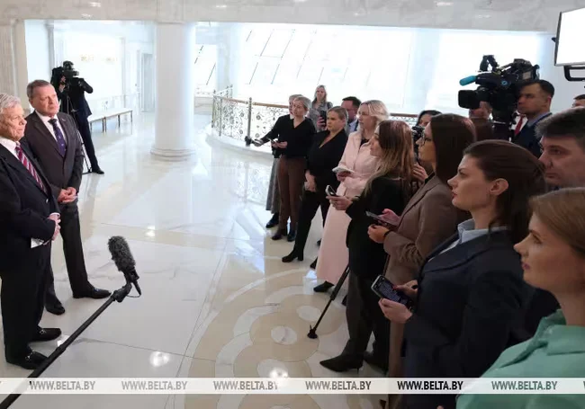 Лукашенко провел переговоры со спецпосланником США Джоном Коулом