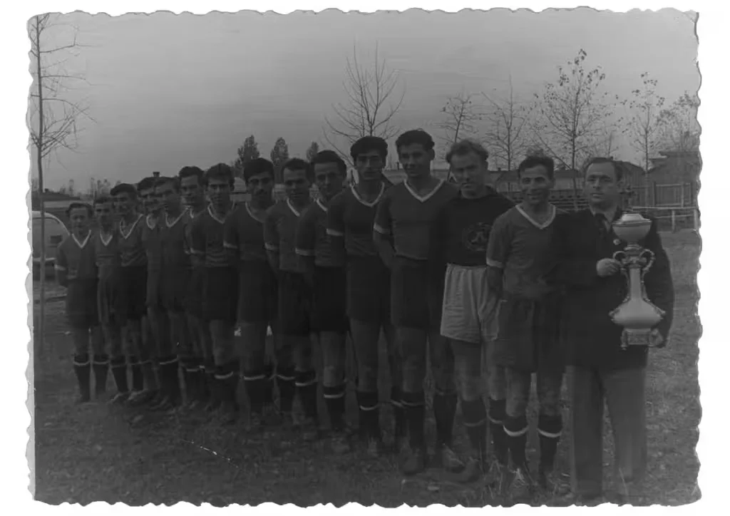 Бобруйский «Спартак» – чемпион Беларуси 1958. Тренер Григорий Михлин, 3-й справа Виталий