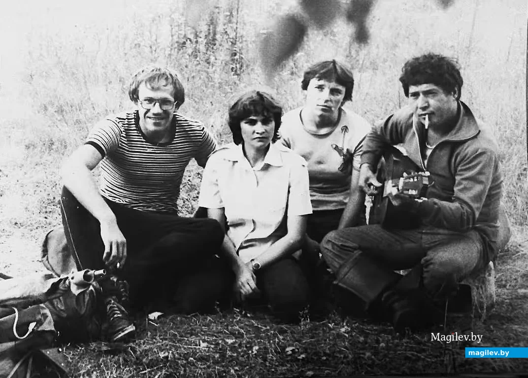  1980-е, под Могилевом. Юра Комзолов (слева) с товарищами по авторской песне.