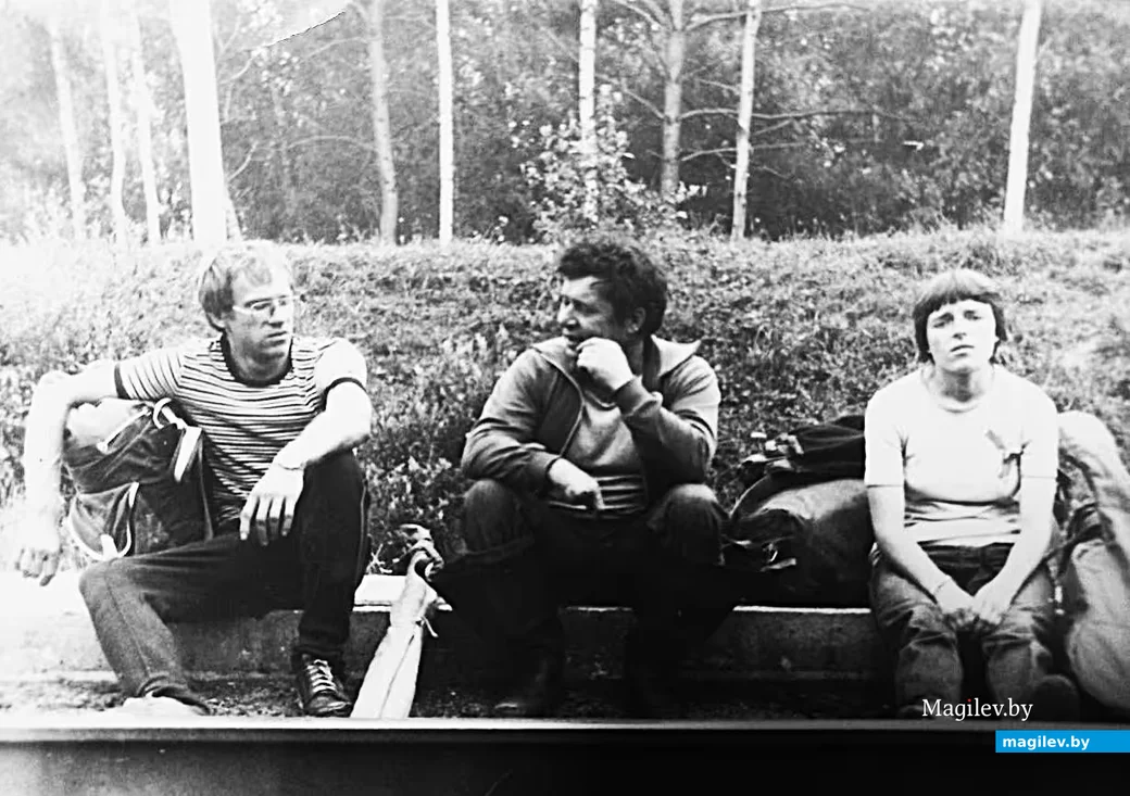   1980-е, под Могилевом. Юра Комзолов (слева) с товарищами по авторской песне.