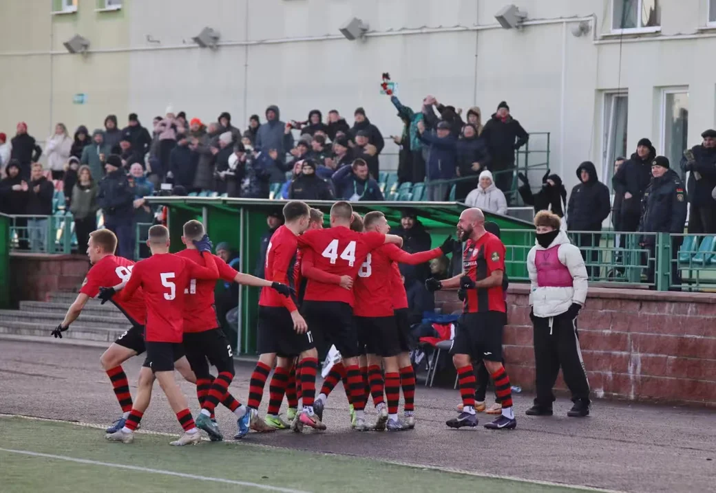 6.12.2025, Бобруйский стадион имениПрокопенко.. «Белшина» празднует выход в Высшую лигу.