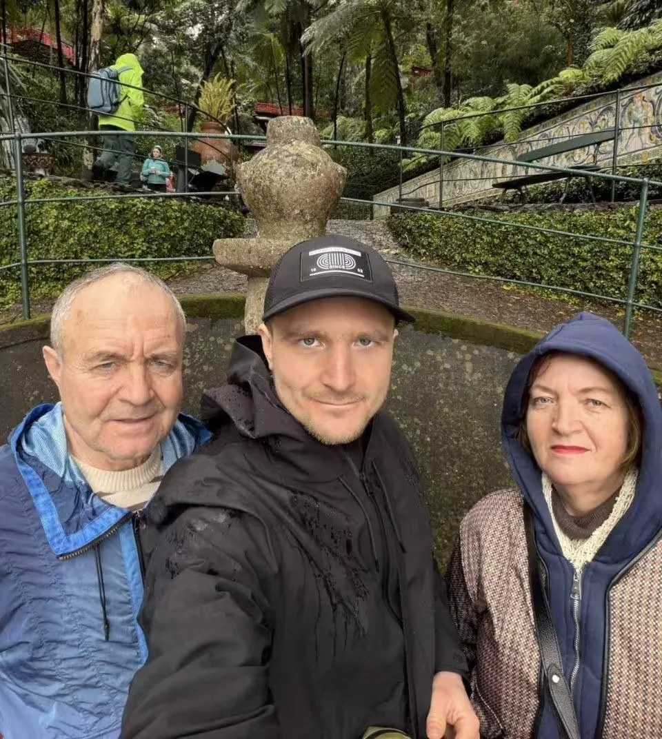  Елена Селех с мужем и сыном на Мадейре. 