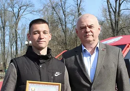 «Думал, как я мокрый буду ехать домой». Могилевчанин спас тонущую в Днепре девушку