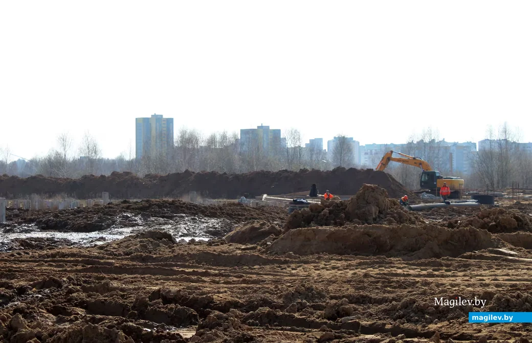 26 марта 2026 года. Могилев. Строительство спорткомплекса на берегу Днепра.  