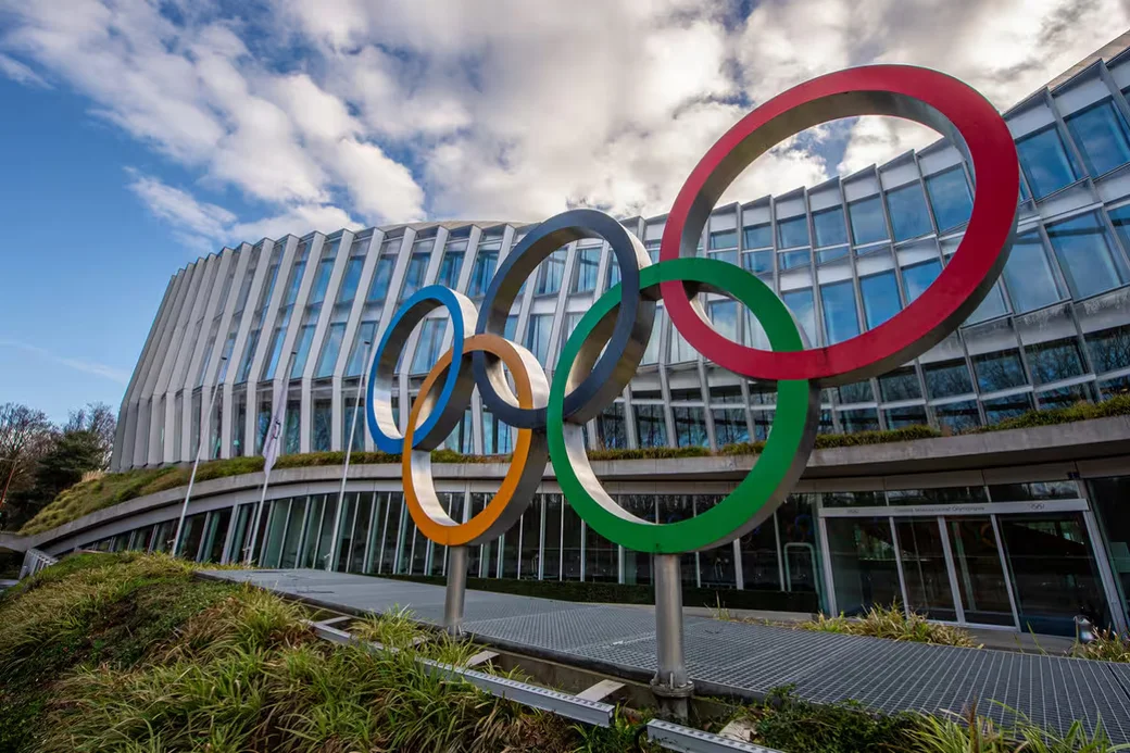 МОК запретил трансгендерным женщинам участвовать в женских соревнованиях. Фото: Getty Images.