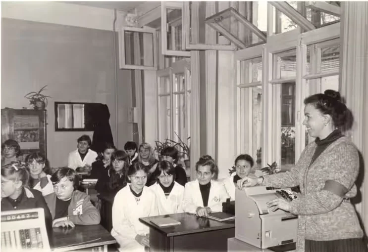  Татьяна Васильевна Подружая проводит занятие. в УПК, 1980-е годы. 