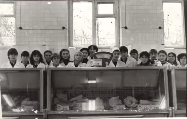 Во время обучения на УПК учащиеся ходили на экскурсии в магазины. На этом фото они в магазине