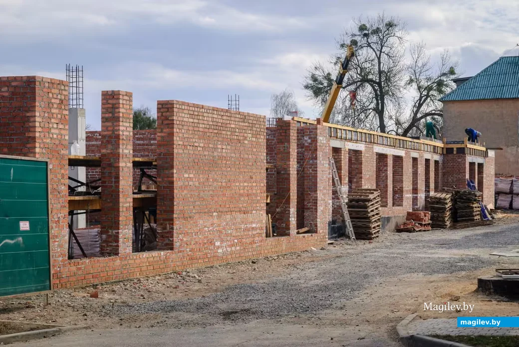 26.03.2026. Бобруйск Московская, 41. Строительство нового торгового комплекса на месте бывшего