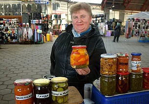 Редиска, клубника и апельсины дешевле яблок – весенний бобруйский базар