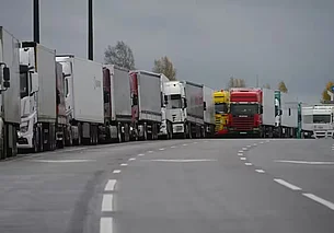 В Беларуси с 1 апреля можно бронировать дату въезда грузовиков на границу