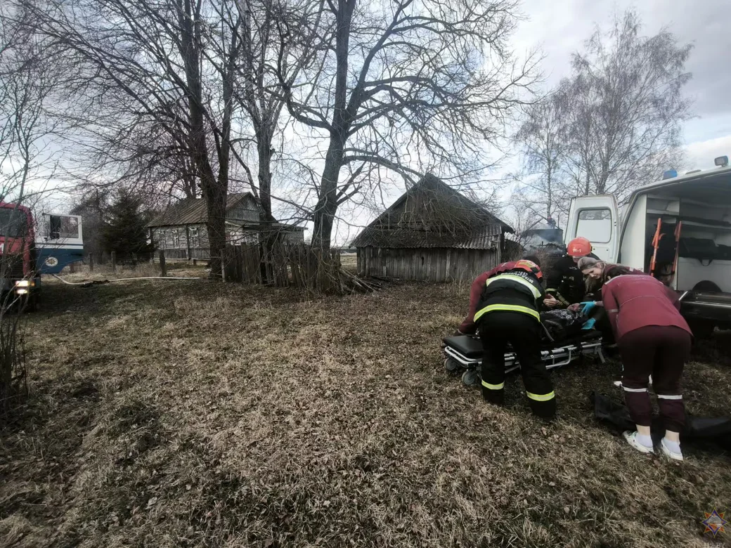 31 марта 2026 года.  Пожар частной бани в деревне Дубейково Мстиславского района. Фото: МЧС. 