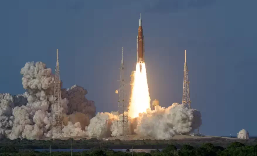  Запуск ракеты-носителя SLS с космическим кораблем Orion Фото: NASA.