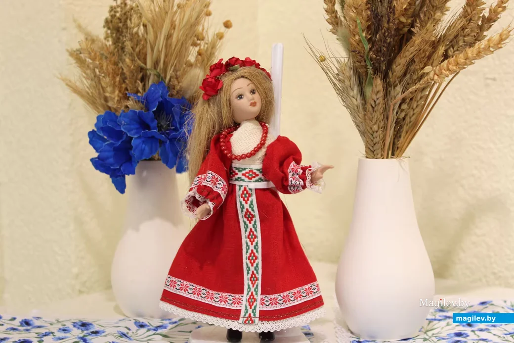 2 апреля 2026 года. Могилев. Выставочный зал. Выставвка «Могилевчанки в стеклянных узорах